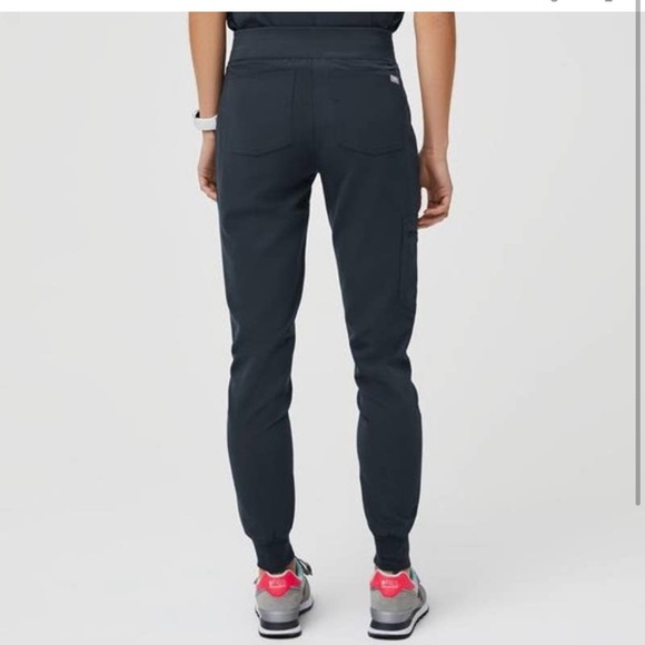 FIGS ZAMORA JOGGER SCRUB Black Size XSmall Petite - Picture 2 of 7